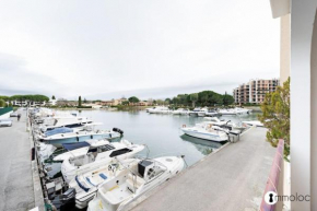 Spacious apartment with pool located in the Marina of Mandelieu